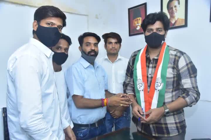 आज दिल्ली AICC में अल्पसंख्यक विभाग के राष्ट्रीय अध्यक्ष श्रीमान #इमरान #प्रतापगढ़ी #साहब से शिष्टाचार मुलाकात की