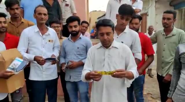 मूंडवा: गांव रुण मे मुंबई की एक संस्था द्वारा  निशुल्क मास्क वितरण #covid19_lockdown #covid19