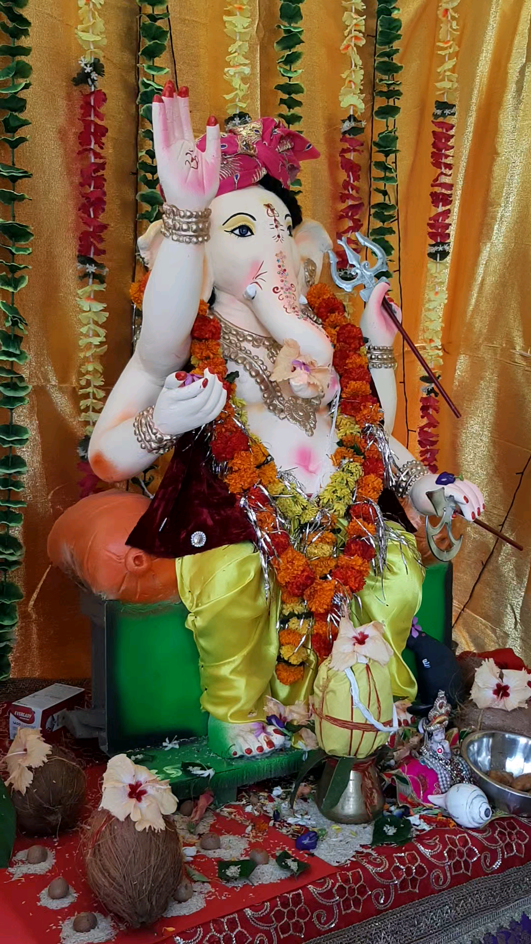 Today morning #GanpatiBappa’s aarti with papaji & Amma ji, family ! 
#Ganeshotsav2021 #Ganeshotsav #Ganesha #GanpatiBappaMorya