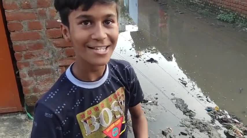 बहराइच: सरकार के सर्व शिक्षा अभियान पर क्या सवाल नहीं खड़े कर रहा बहराइच का नगर पालिका प्रशासन।
#स्कूल_चलो #शिक्षा #गंदगी