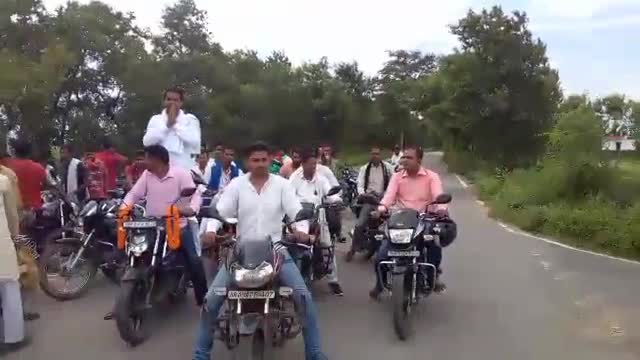 पालीगंज: # संजीव कुमार अपने गांव #मसौढा से 350 मोटरसाइकिल सवार के साथ #पालीगंज नॉमिनेशन के लिए निकले।