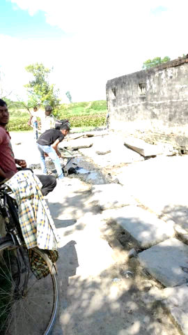 गोंडा: ग्राम बहराइन पुरवा प्रधान द्वारा नाली की साफ-सफाई कराई जा रही है प्रधान #चंद्र प्रकाश