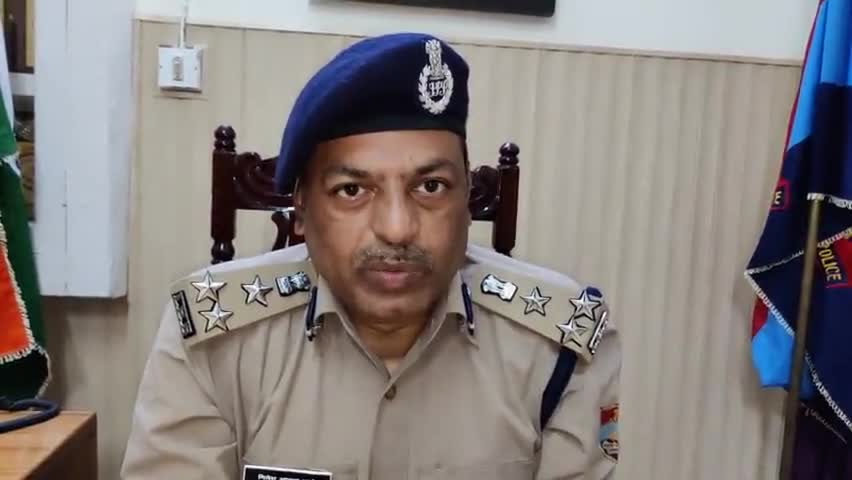 जिला अध्यक्ष भाजपा प्रदीप बिष्ट के घर पर हुए विस्फोट की पुलिस कर रही है बारीकी से जांच 
जांच में लगी है यह एजेंसी #सुनिए