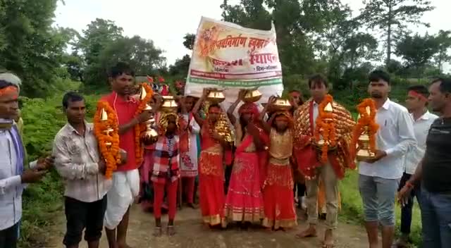 #गोला क्षेत्र के महलीडीह गाँव में कलश यात्रा निकला गया । #Sanjay_Photography