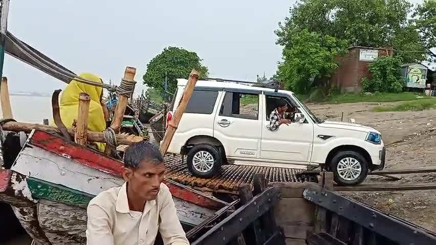 #ये है वारिस का कहर जहा स्कॉर्पियो को रस्सा से खींचकर ऊपर ले जाया जा रहा है।