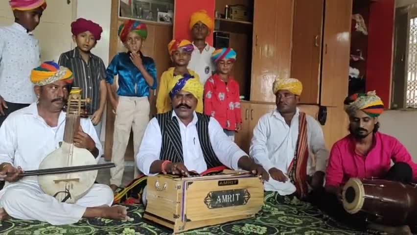 बाड़मेर: fakira Khan Bishala Group Barmer Rajasthan 
#fakirakhan 
#rajasthani #folk