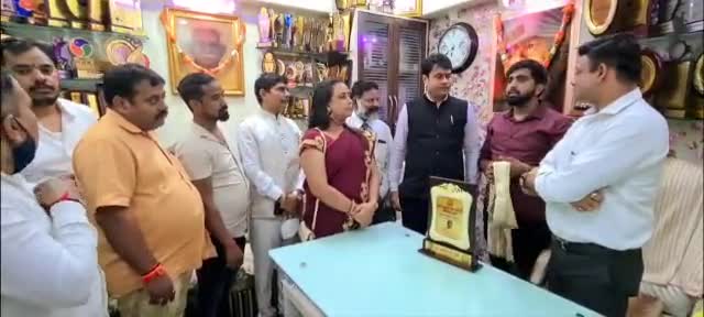 #बेटी #बचाओ #बेटी #पढ़ाओ संस्था द्वारा #काशियाना फाउंडेशन के संस्थापक #सुमित  सिंह क़ा हुआ सम्मान