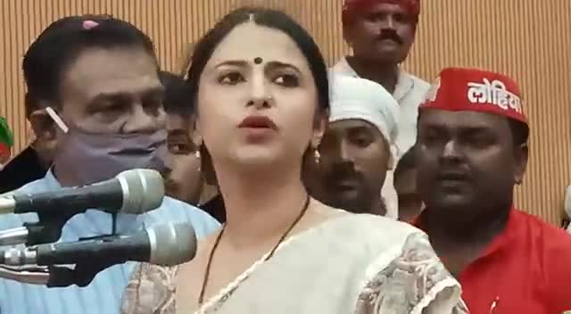 एक वादा जरूर करुँगी आप सब से की हमारा परिवार आपकी मान सम्मान की रक्षा करेगा-श्रद्धा सिंह
#टीमसूरजसिंह #surajsinghgonda