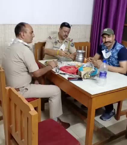 त्यौहार हमारी किस्मत में कहाँ, 
हम तो डयूटी पर ही अच्छे हैं...
#ManojThakur