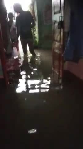 barish ka pani ban raha logo ke liy musibat kai logo ke ghr me ghusa nale ka pani#public_official #publicrights offical