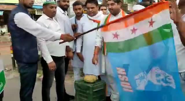 नरेंद्र दामोदरदास मोदी जी के उनके जन्मदिन पर #kaushambi में कद्दू काटकर #राष्ट्रीय_बेरोजगार_दिवस उनका जन्मदिन मनाया।