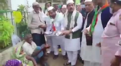 कयास थे कि शाहनवाज को अमित शाह के बढ़ते पेट से खासी चुभन थी जो आज,#बेरोजगार_दिवस मनाते हुए चू गई#NationalUnemploymentDay