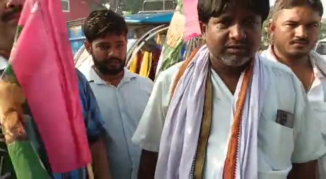बिहार सरकार द्वारा फर्जी शराबबंदी एवं छपरा में सांसद निधि से खरीदी गई एम्बुलेंस का शराब की तस्करी में दुरूपयोग के खिलाफ जन अधिकार पार्टी (लो)  बाढ के साथियों ने पुतला दहन किया। 
#ReleasePappuYadav