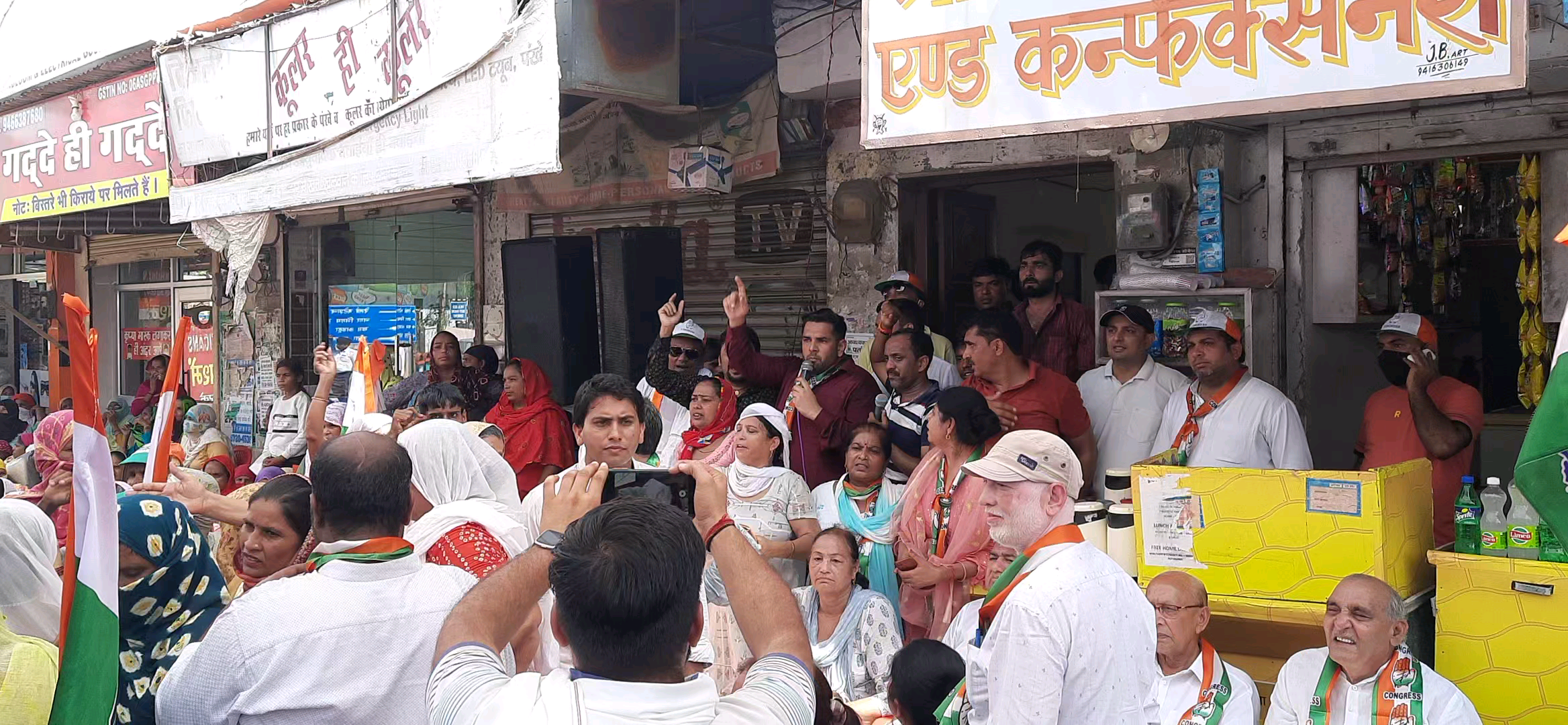भाजपा सरकार के ख़िलाफ़ आयोजित प्रदर्शन में #किसान_विरोधी_कानून_वापस_लो #बढ़े_पेट्रोल_डीजल_के_दाम_वापिस_लो
#nikhilmadaan