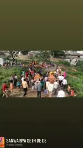 आज आरनी में #जलझूलनी ग्यारस के पावन पर्व पर #श्री_चारभुजा_नाथ_ठाकुर जी #सरोवर झूलने नगर भ्रमण पर निकले। ठाकुर जी की कृपा