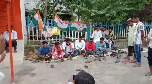 " 2 करोड़ नये रोजगार तो दूर की बात , लाखों लोग जिनकी नौकरी थी वो भी चली गई !
#युवाओ को ठगने वाले प्रधानमंत्री नरेंद्र मोदी के जन्मदिन को कल अररिया युवा काँग्रेस के साथियों के साथ मिलकर बेरोजगारी दिवस के तौर पर मनाया गया ! #NationalUnemploy