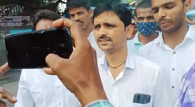 बिहार सरकार द्वारा फर्जी शराबबंदी एवं छपरा में सांसद निधि से खरीदी गई एम्बुलेंस का शराब की तस्करी में दुरूपयोग के खिलाफ जन अधिकार पार्टी (लो) लखीसराय के साथियों ने पुतला दहन किया। 
#ReleasePappuYadav