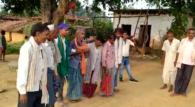 #कर्मा पर्व के अवसर पर आदिवासी भाईयो के साथ थिरकते नजर आए #झामुमो प्रखण्ड अध्यक्ष चन्दन कुमार ठाकुर