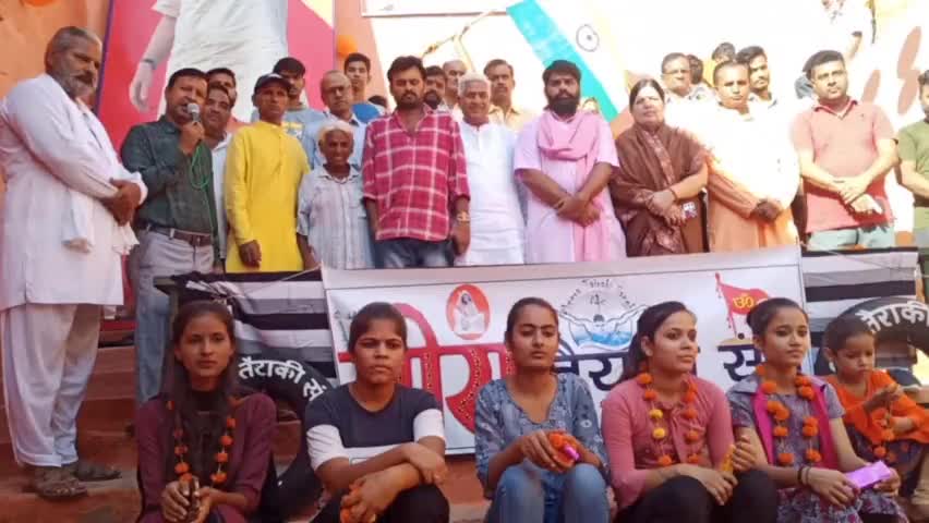 मेड़ता: #मीरा नगरी में प्रधानमंत्री नरेंद्र मोदी का जन्मदिन सादगी के साथ मनाया गया। इस दिन बंबावड़ी में 71 दीपों का दीपदान किया