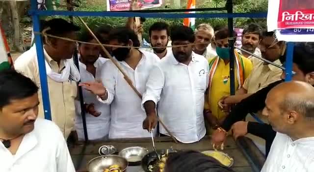 #हाथरस जनपद के #सिकंदराराऊ विधानसभा में युवक कांग्रेस के साथियों के साथ राष्ट्रीय बेरोजगार दिवस पकौड़े तल कर मनाया गया #राष्ट्रीयबेरोजगारदिवस #nationalunemploymentday
