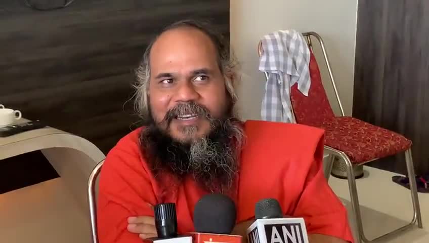 बीजेपी वाले ज्योतिरादित्य सिंधिया को विभीषण मानते हैं तो फिर ज्योतिरादित्य सिंधिया को बना दे मुख्यमंत्री।

#mirchibaba
