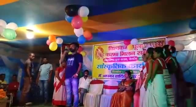 #दुलमी_प्रखंड क्षेत्र #ब्यांग_गांव मे करम मिलन समारोह व सांस्कृतिक कार्यक्रम के दौरान ग्रामीणों को संबोधित करते...