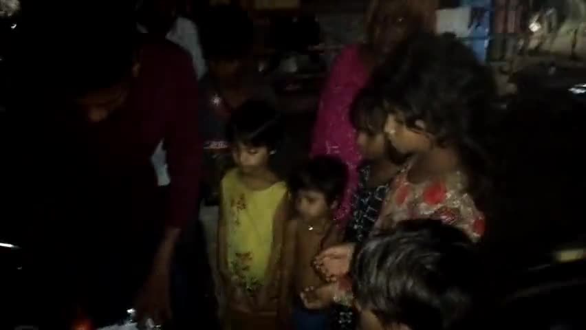 दिनांक 19/09/2021अखिल भारतीय सफाई कर्मचारी कल्याण संघ (ट्रेड यूनियन) के #जिलाध्यक्ष #श्री #विशाल #घेंघाट जी द्वारा देश के यशस्वी प्रधानमंत्री श्री नरेंद्र मोदी जी के जन्मदिवस पर गरीब लोगों को खाना वितरित कर जन्मदिन मनाया