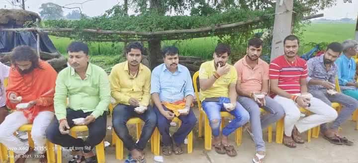 आज अपने #राजपुर प्रखंड के बरावँ गाव  में माँ #काली की #वार्षिकोत्सव पूजन हारुकृतन  समारोह में  #प्रशाद ग्रहण किए
