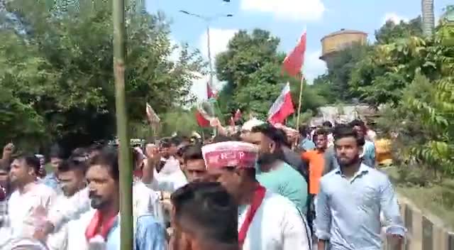 बेरोजगारी और महंगाई को लेकर मेरठ_कमिश्नरी पर #राष्ट्रवादी_जनलोक_पार्टी_सत्य का धरना प्रदर्शन !