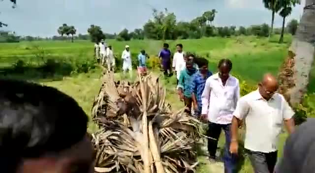 जिला परिषद क्षेत्र संख्या 8 में जनसंपर्क करते हुए।
प्रत्याशी: #सहजादी_खातून, पति तजम्मुल खान साहेब।