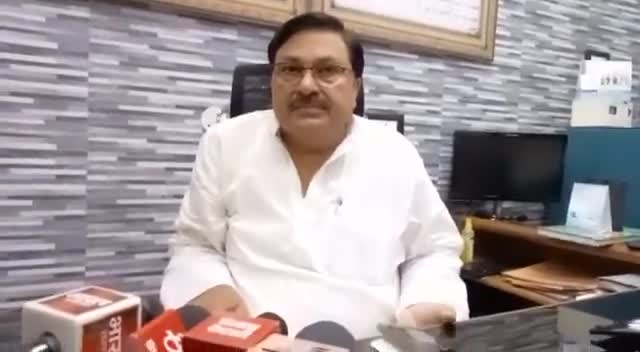 मऊ नगर पालिका में जबरदस्त हंगामा हुआ क्या कहा चेयरमैन तैय्यब पालकी ने देखिए।

#मऊ #Nagar_palika #न्यूज़ #up54 #यूपी