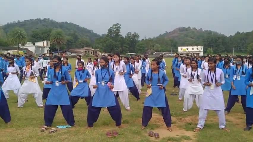 माकड़ी: #self defence##jila karate sang kondagaon# H.S.SCHOOL MAKDI#