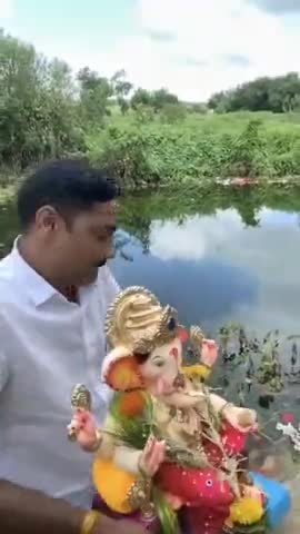 #गणपति विसर्जन करते समय गणपति हुए खुश #युवा को बुला लिया अपने पास