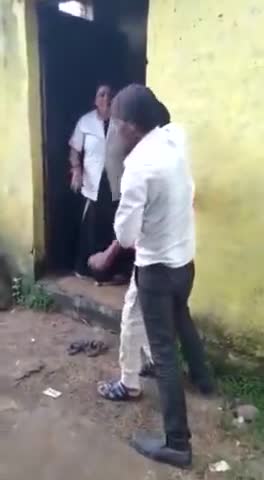 वेक्सीन अब ऐसे भी लगाई जाएगी 
जल्दी लगवा लो बरना लतभंजन भी हो सकता है और लगवाने भी पड़ है 
#killcorona