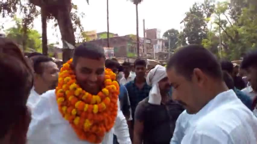 बिक्रम: #धनंजय कुमार उर्फ कारु सिह ने भरा#मुखिया पद का पर्चा#बिक्रम के #नगहर #पंचायत से लड़ रहे हैं वह#चुनाव