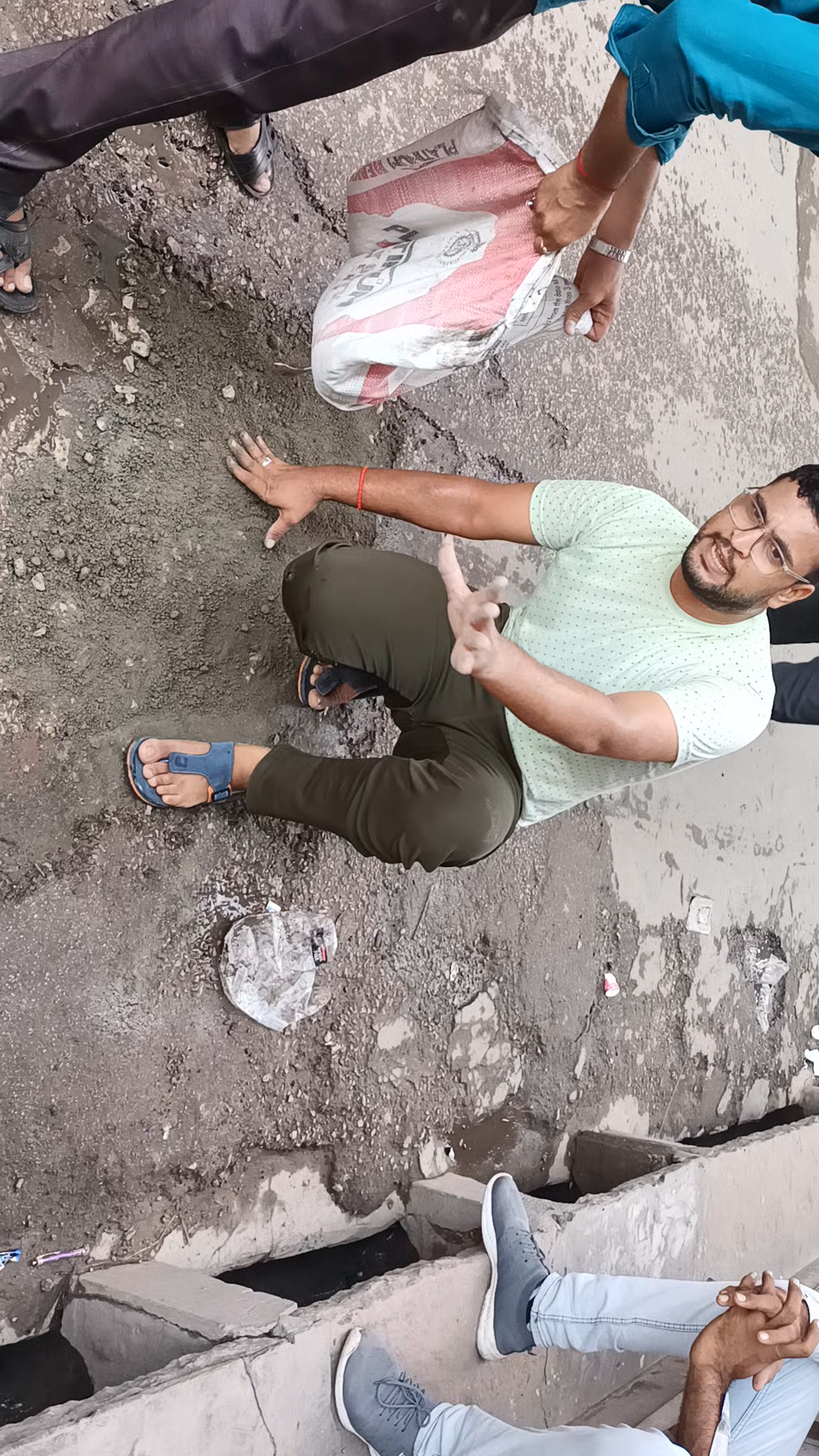 फलोदी शहर के मुख्य सड़क मार्गो के हालात हद से ज्यादा खराब फिर भी कोई भी प्रशासनिक अधिकारी नहीं ले रहा इस औरसंज्ञान#गंदगी