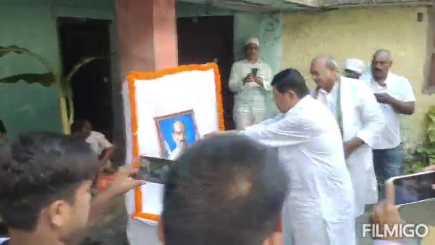 सांसद#दिनेश_चंद्र_यादव आज मुरलीगंज के #तमौट_परसा पहुंच दिवंगत#महेंद्र_यादव के शांति भोज में भाग लिया,हार्दिक श्रद्धांजलि