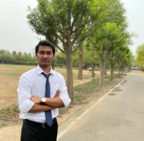 बिहार के कटिहार जिला निवासी शुभम बने UPSC टॉपर.
बिहारी टैलेंट को सलाम. 🙏
#UpscTopper