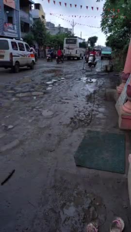 शुजालपुर: फ्रीगंज स्थित आष्टा रोड कहने को हाईवे है 
आये दिन यह दुर्घटना होती है 
#shujalpur_khabar 
#shujalpur_news