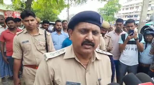 उमेश सिंह के भवन पर चला प्रशासन का बुलडोजर क्या कुछ कहा सीओ सिटी ने देखिए। #मऊ #यूपी #न्यूज़ #वायरल #पुलिस #up54