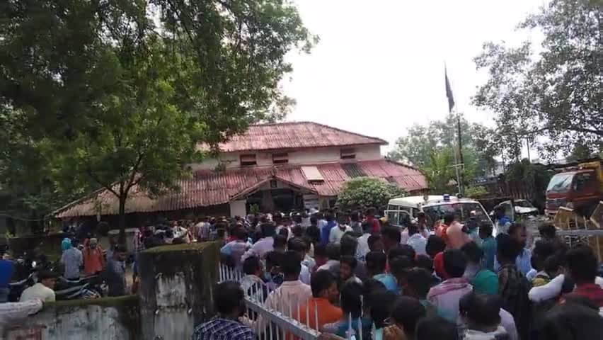 जिले में ड्राइविंग लाइसेंस बनवाने हेतु आवेदकों की उमड़ी भीड़ स्थान यातायात शाखा जांजगीर #newsflash #खबर #जांजगीर #today