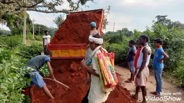 भालसुमार मुख्य सड़क पर हुए गढ्ढों को भरा गया#jharkhand #hemantshoren