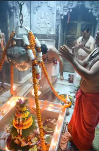 आज दिनाँक 27-09-2021 को श्री काशी विश्वनाथ मंदिर के मंगला आरती के दर्शन।

#ShriKashiVishwanath #Shiv #Mahadev #Baba