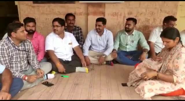 ओसियां: ओसियाँ तहसील परिसर में राजस्व सेवा परिषद ने 7 सूत्रीय मांगों को लेकर रखा 1 दिन का पेन डाउन
#धरना #प्रदर्शन  #ओसियां