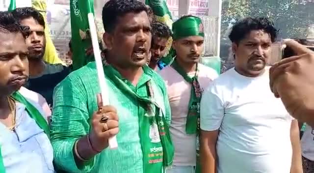 दरभंगा के आक्रोश का पारा शिखर पर है क्योंकि मोदी सरकार द्वारा देश के किसानों का भविष्य दांव पर है!

#FarmersProtest
#भारत_बंद