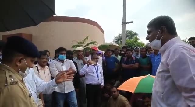 #माढंण थाना क्षेत्र के गाँव ढीकवाड कमला महाविद्यालय में आपसी कहा सुनी हुई ।
#उमेद भाया #
#वह जिला कलेक्टर अलवर#