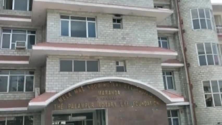 पालमपुर: रोटरी आई अस्पताल के सामने नेशनल हाई-वे सड़क के बीचोंबीच उभरा गड्ढा बना आफत@
#Palampur
