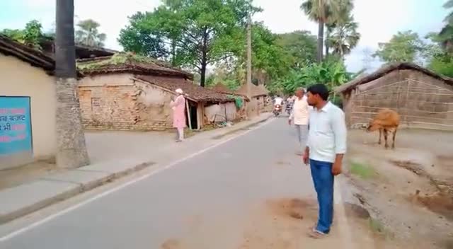 वैशाली: #पूर्व_एवं_भावि_जिला_परिषद_प्रत्याशी_शांति_देवी के पक्ष में#जिला_परिषद_क्षेत्र_सं०_01मे #जनसंपर्क_अभियान चलाते।राजू भाई