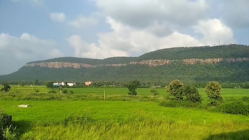 सलकनपुर देवी धाम स्थित हरियाली की चादर ओढ़े विंध्याचल पर्वत का विहंगम दृश्य #nature #सलकनपुर #tempal  #हरियाली #विंध्य