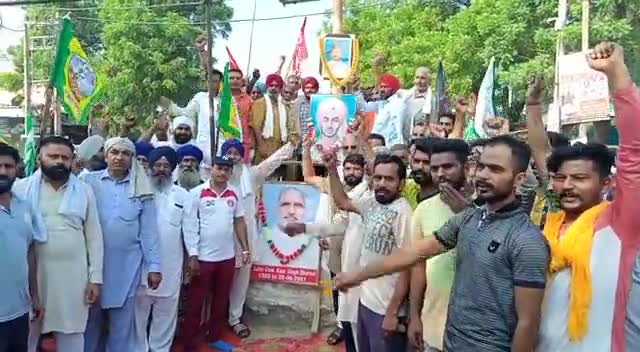 #टोहाना
किसानों के भारत बंद का व्यापक असर, सरकार के खिलाफ जमकर नारेबाजी।